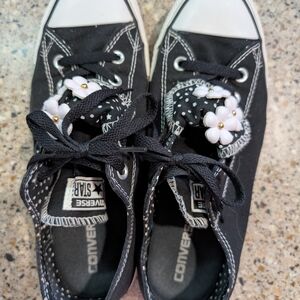 Converse Black and White Sneakers with Classic Low-Top Design